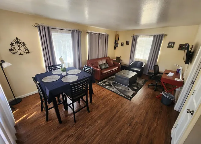 Apartment Charming 1-bed Apt, Cook-ready Kitchen, Laundry, 5-8 Mins To U Of A And Downtown Tucson