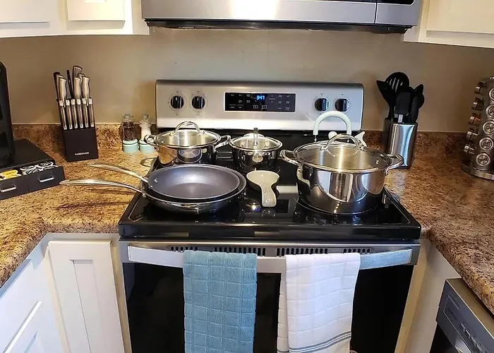 Charming 1-bed Apt, Cook-ready Kitchen, Laundry, 5-8 Mins To U Of A And Downtown Tucson