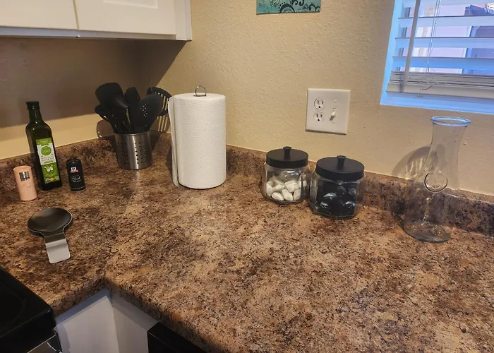 Charming 1-bed Apt, Cook-ready Kitchen, Laundry, 5-8 Mins To U Of A And Downtown Tucson