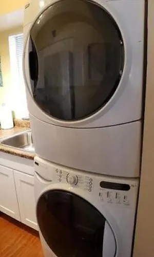 Charming 1-bed Apt, Cook-ready Kitchen, Laundry, 5-8 Mins To U Of A And Downtown Apartment *